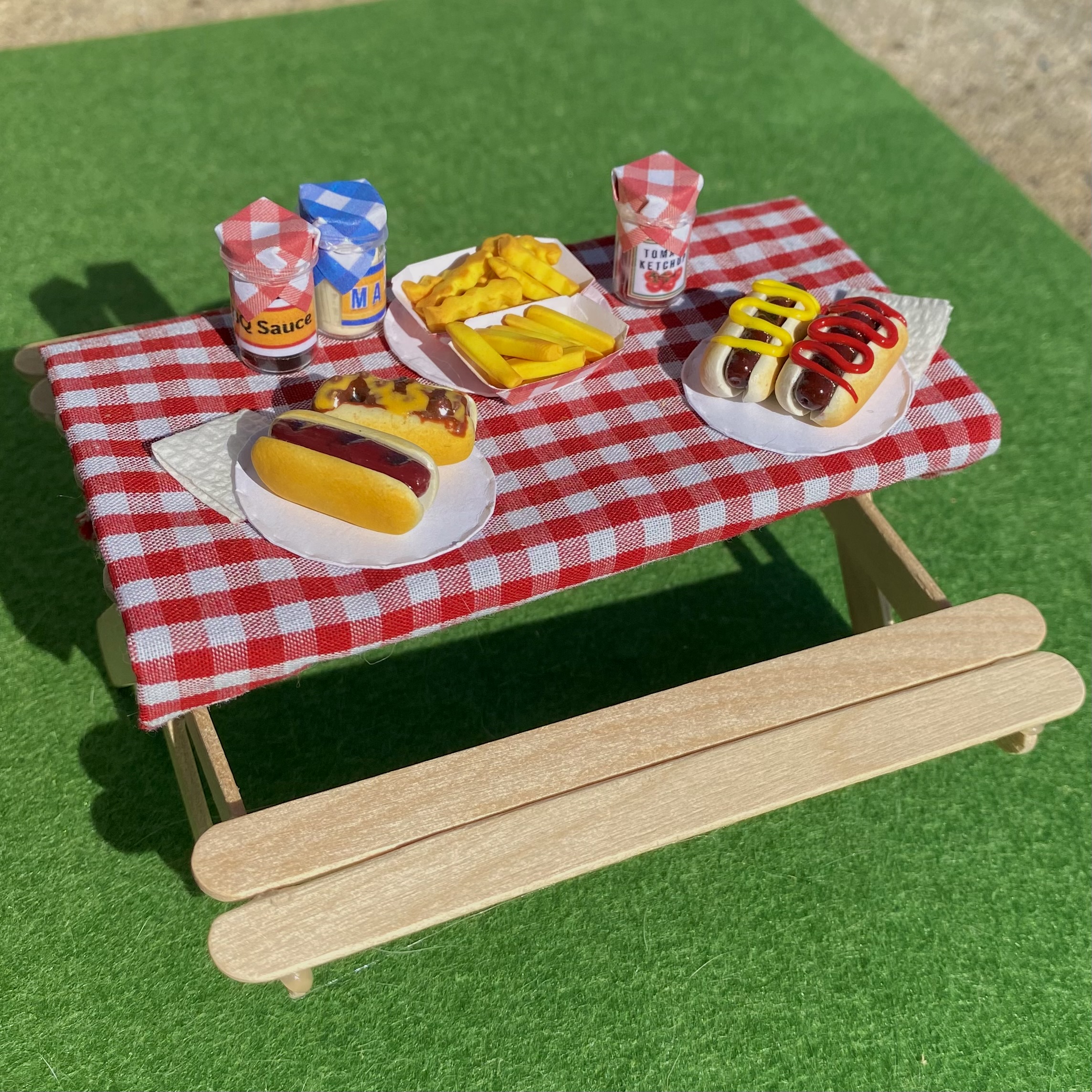 Hot Dogs - Image 3